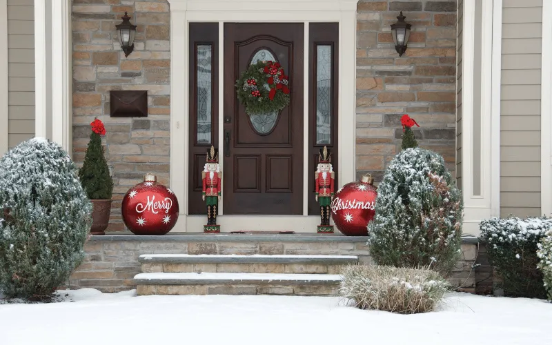 5 أفكار مبتكرة لتزيين باب المنزل من الخارج في المناسبات مع نصائح عملية 6 3 1 11zon 5