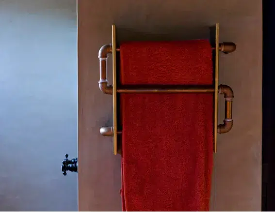 8 أفكار لاخفاء مواسير السباكة الخارجية والداخلية بأناقة 19 Porte serviette 22 11zon