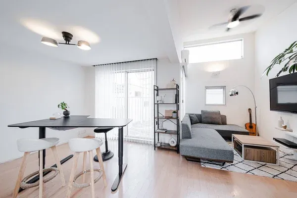 4 أفكار مبتكرة لتحويل ديكور استوديو منزلي إلى مساحة مريحة وعصرية 15 depositphotos 619947994 stock photo modern style design living dining 15 11zon